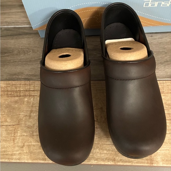 NEW!Dansko Professional Women's Antique Brown Clogs - Picture 2 of 4